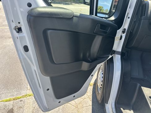 Used 2025 RAM ProMaster 2500 w/ Convenience Group FWD image 12