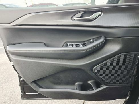 Used 2023 Jeep Grand Cherokee Laredo w/ Luxury Tech Group I image 31