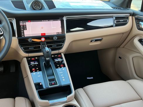 New 2026 Porsche Macan image 24