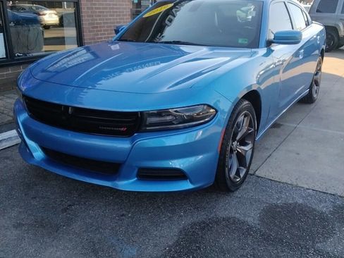 Used 2019 Dodge Charger SXT image 1