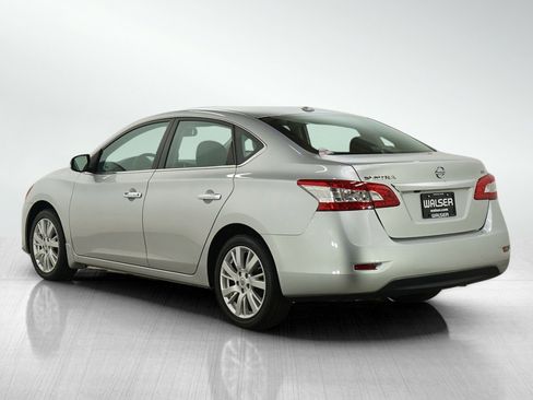 Used 2015 Nissan Sentra SL w/ SL Premium Package image 3