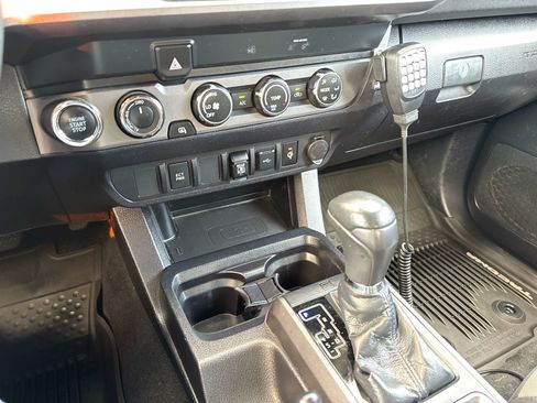 Used 2020 Toyota Tacoma TRD Off-Road AWD/4WD image 23