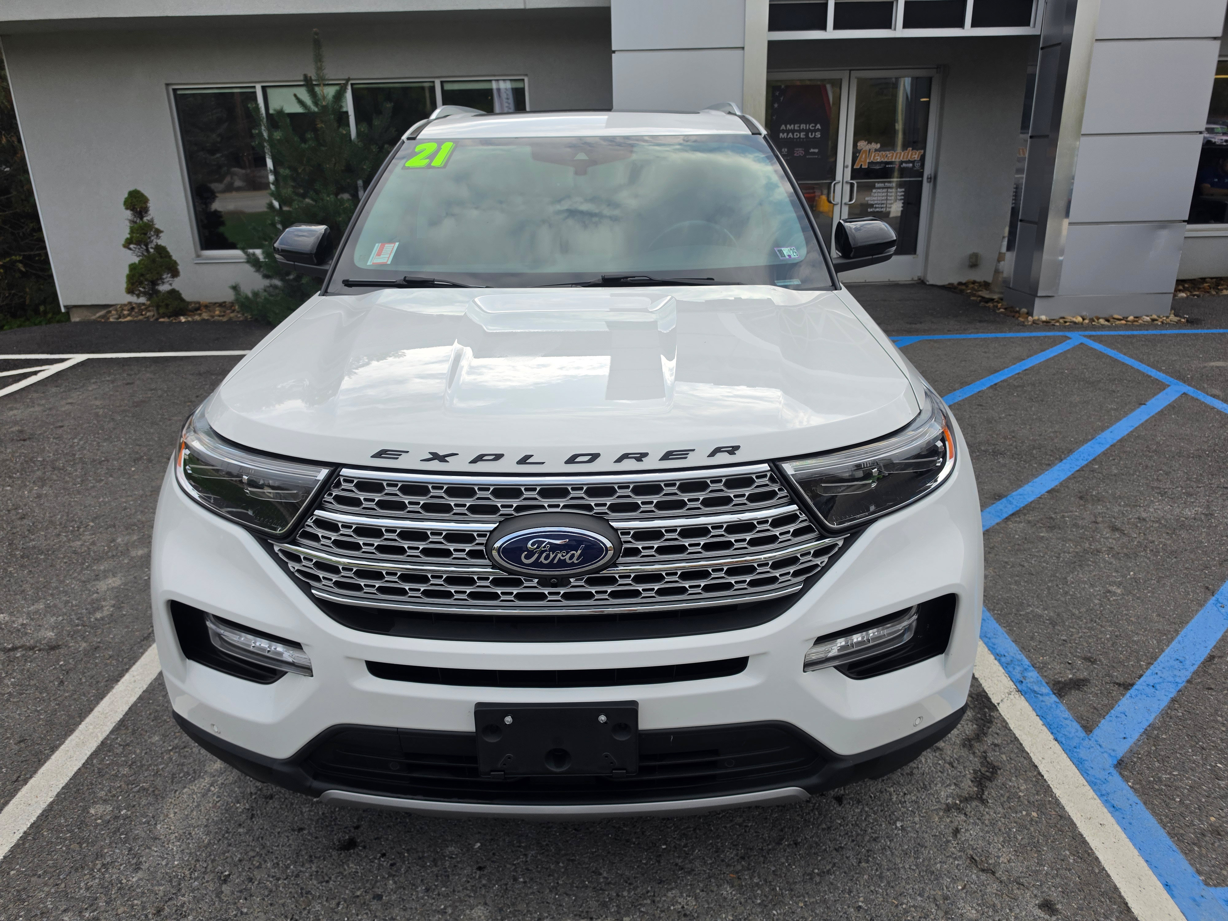 Used 2021 Ford Explorer Limited w/ Equipment Group 301A AWD/4WD image 9