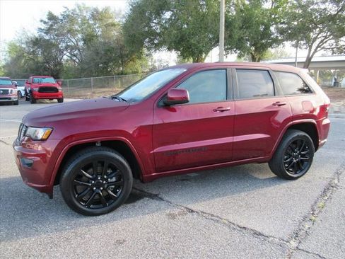 Used 2021 Jeep Grand Cherokee Laredo X image 4