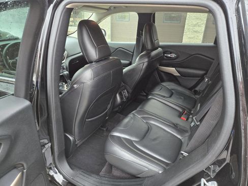 Used 2017 Jeep Cherokee Limited image 10