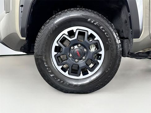 Certified 2024 Toyota Tacoma TRD Off-Road AWD/4WD image 40