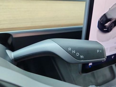 Used 2024 Tesla Model Y Long Range image 40