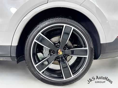 Used 2021 Porsche Cayenne S image 39