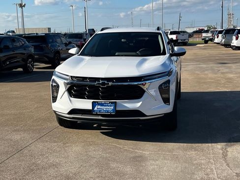 New 2026 Chevrolet Trax LT w/ Driver Confidence Package image 2