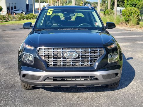 Used 2025 Hyundai Venue SEL FWD image 2