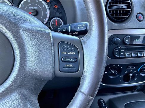 Used 2005 Jeep Liberty Renegade AWD/4WD image 11