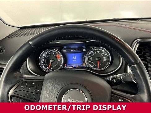 Used 2021 Jeep Cherokee Trailhawk w/ Sun, Sound & Nav Group AWD/4WD image 12
