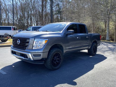 Used 2021 Nissan Titan SV image 5