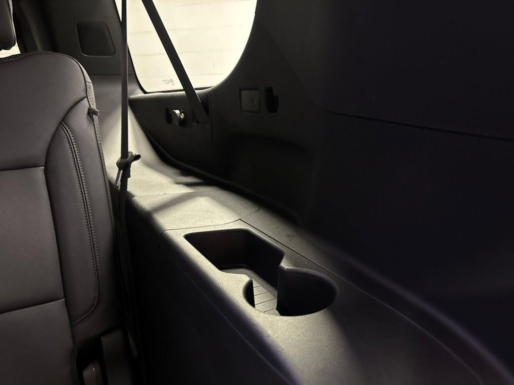 Used 2022 Chevrolet Suburban LT AWD/4WD image 43