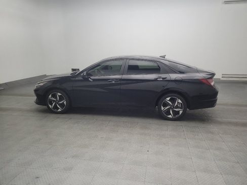 Used 2023 Hyundai Elantra SEL w/ Convenience Package FWD image 3
