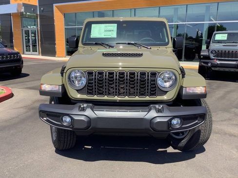 New 2025 Jeep Gladiator Sport image 4