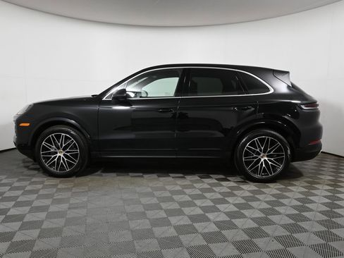 Used 2025 Porsche Cayenne AWD/4WD image 2