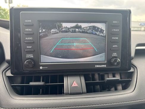 Used 2021 Toyota RAV4 LE AWD/4WD image 19