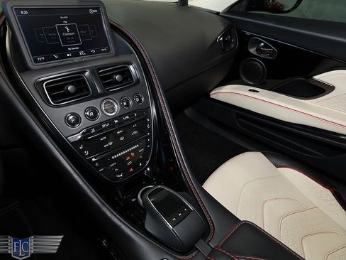 Used 2022 Aston Martin DBS Superleggera image 29