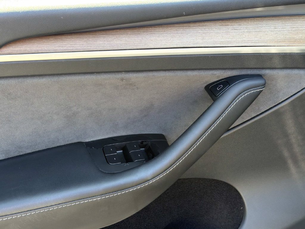 Used 2024 Tesla Model Y Performance AWD/4WD image 14