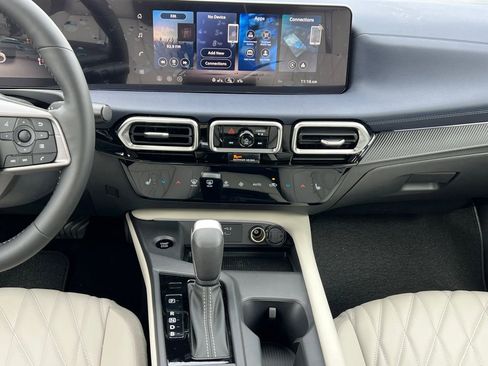 New 2026 Nissan Sentra SL w/ Floor Mat Package FWD image 4