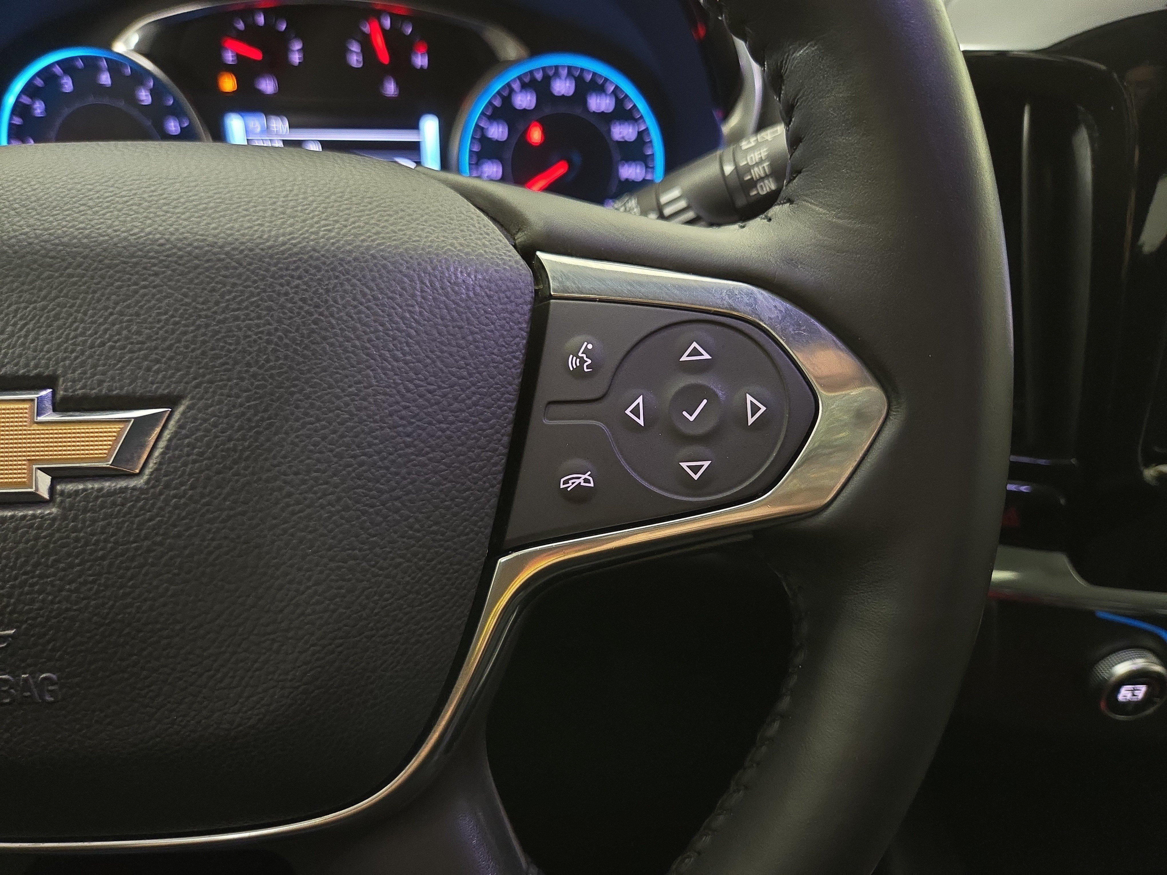 Used 2018 Chevrolet Traverse LT FWD image 17