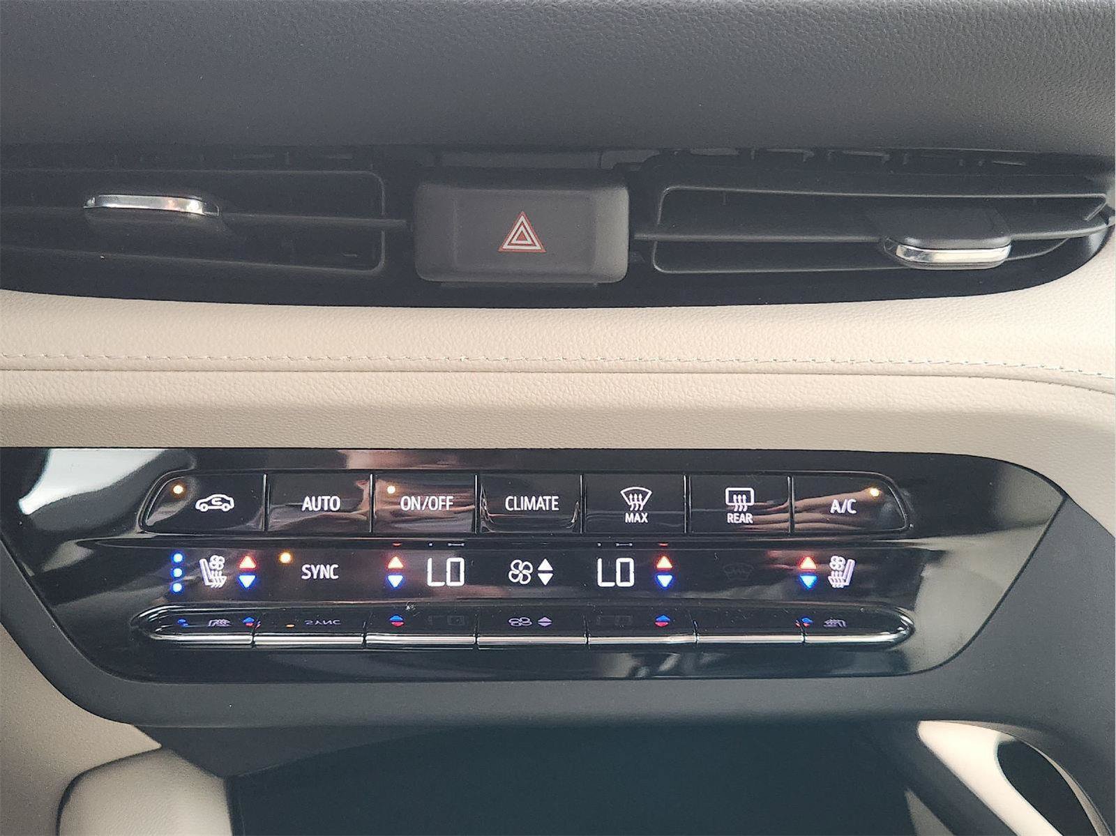 Used 2023 Buick Envision Avenir AWD/4WD image 19