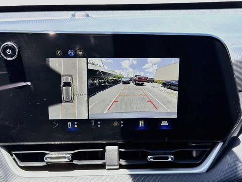 Used 2025 Chevrolet Equinox LT w/ Safety and Technology Package FWD image 14