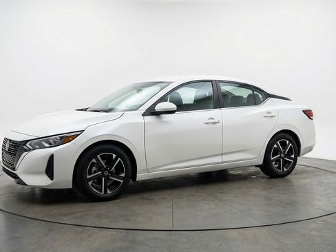 Used 2025 Nissan Sentra SV FWD image 3