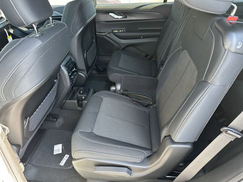 New 2025 Jeep Grand Cherokee L Laredo image 22