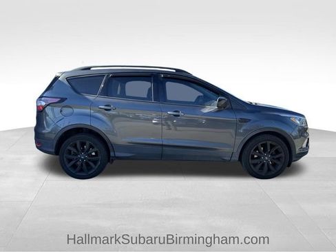 Used 2018 Ford Escape SE w/ SE Sport Appearance Package image 3