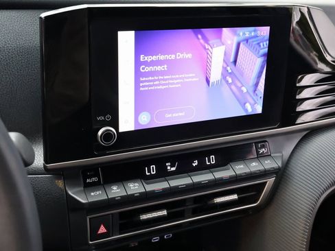 Used 2025 Toyota Camry SE image 20