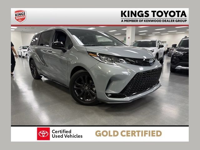 Used 2025 Toyota Sienna XSE AWD/4WD image 1