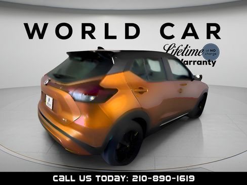 Used 2021 Nissan Kicks SR w/ SR Premium Package FWD image 7