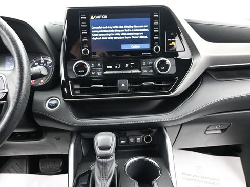 Used 2021 Toyota Highlander L image 21