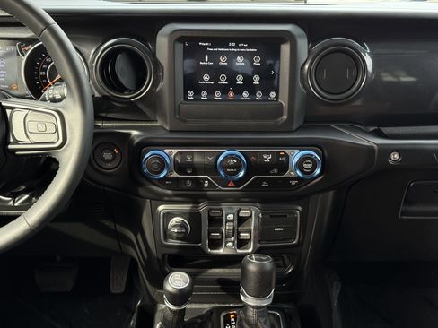 Used 2023 Jeep Wrangler Unlimited Sport image 20