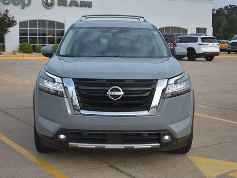 Used 2022 Nissan Pathfinder Platinum w/ Lighting Package (N93) AWD/4WD image 2