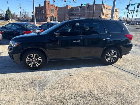 Used 2017 Nissan Pathfinder SV image 7