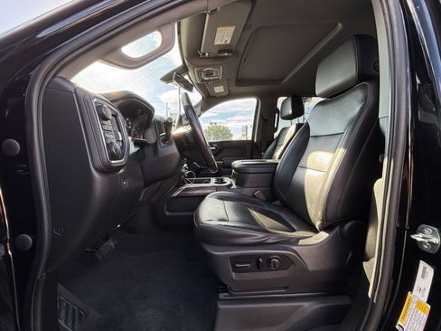 Used 2020 Chevrolet Silverado 1500 LT Trail Boss w/ Midnight Edition AWD/4WD image 6