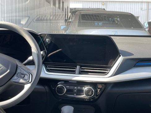 Used 2025 Chevrolet Trax LT image 21