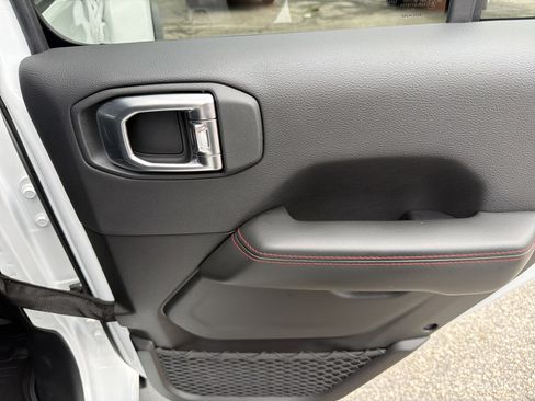 Used 2026 Jeep Wrangler Unlimited Rubicon AWD/4WD image 17