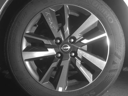 Used 2025 Nissan Versa SV image 12