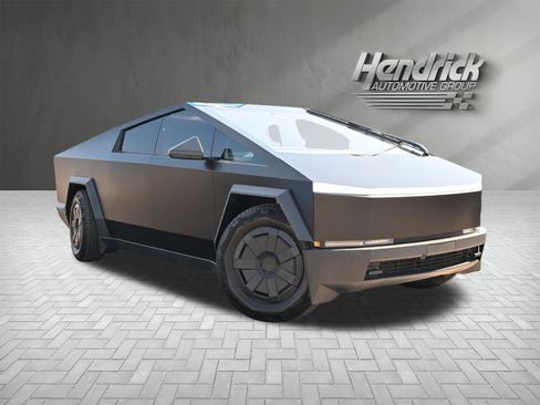 Used 2024 Tesla Cybertruck AWD Crew Cab image 2