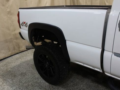 Used 2006 Chevrolet Silverado 2500 W/T w/ Heavy-Duty Power Package image 12