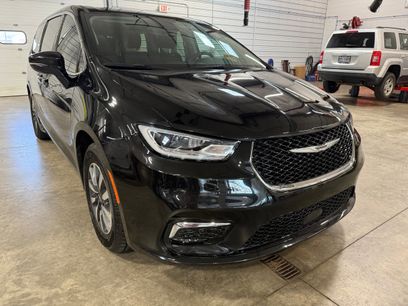 Used 2022 Chrysler Pacifica Touring-L