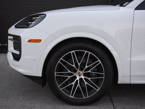 Certified 2026 Porsche Cayenne Coupe AWD/4WD image 38