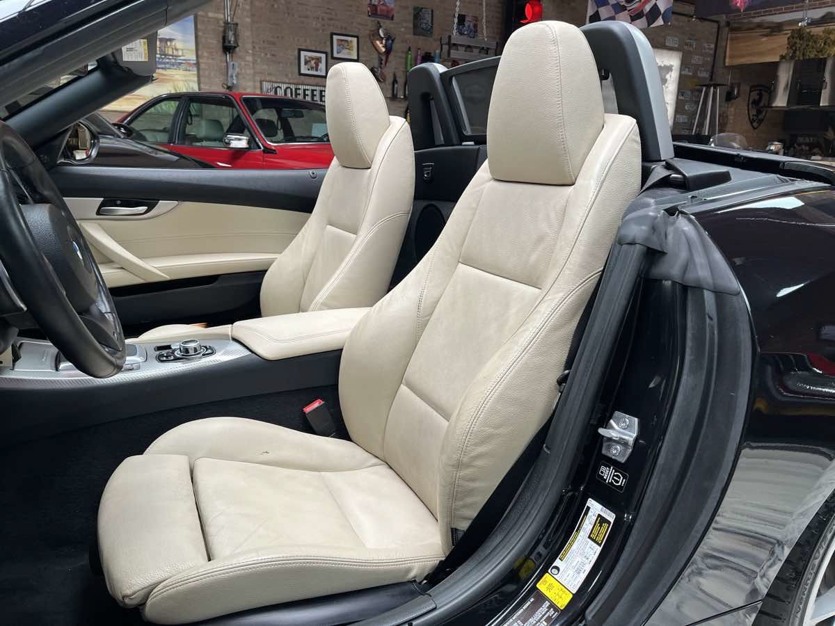 Used 2013 BMW Z4 sDrive35i RWD image 23
