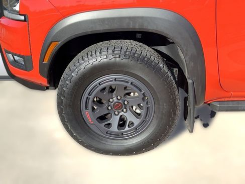 Used 2025 Nissan Frontier PRO-4X image 12