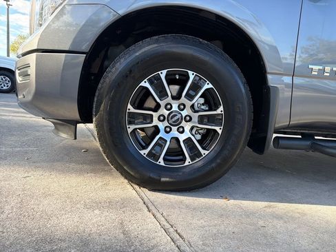 Used 2024 Nissan Titan SV w/ SV Convenience Package image 12