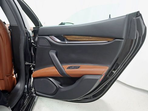 Used 2014 Maserati Ghibli S Q4 AWD/4WD image 34